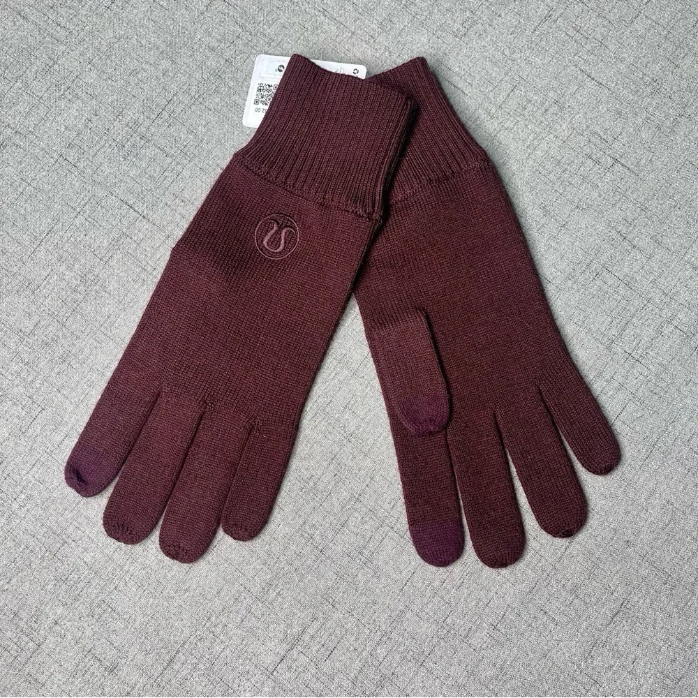 Lululemon Warm Revelation Merino Wool Tech Gloves Cassis NWT